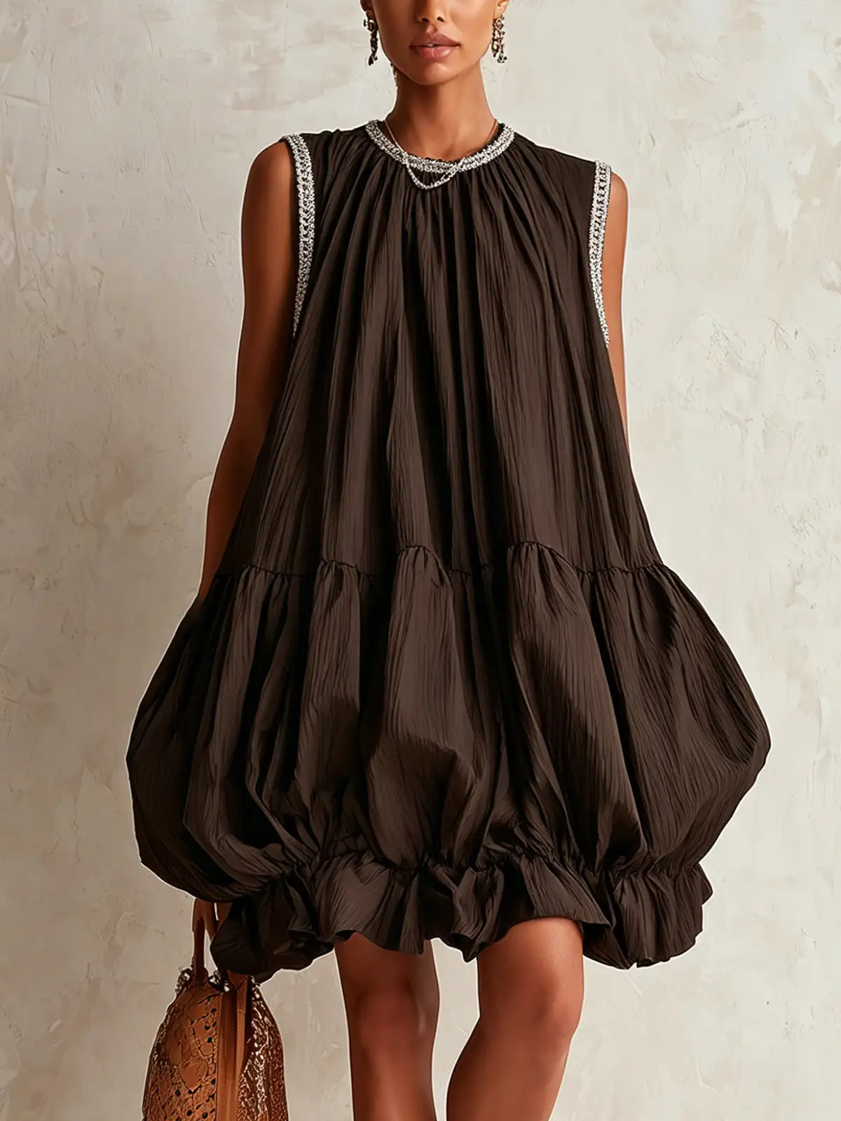 Colette | Mini vestido sin mangas marrón con dobladillo acampanado