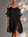 Camille | Mini vestido de chifón negro con hombros descubiertos y borde de encaje