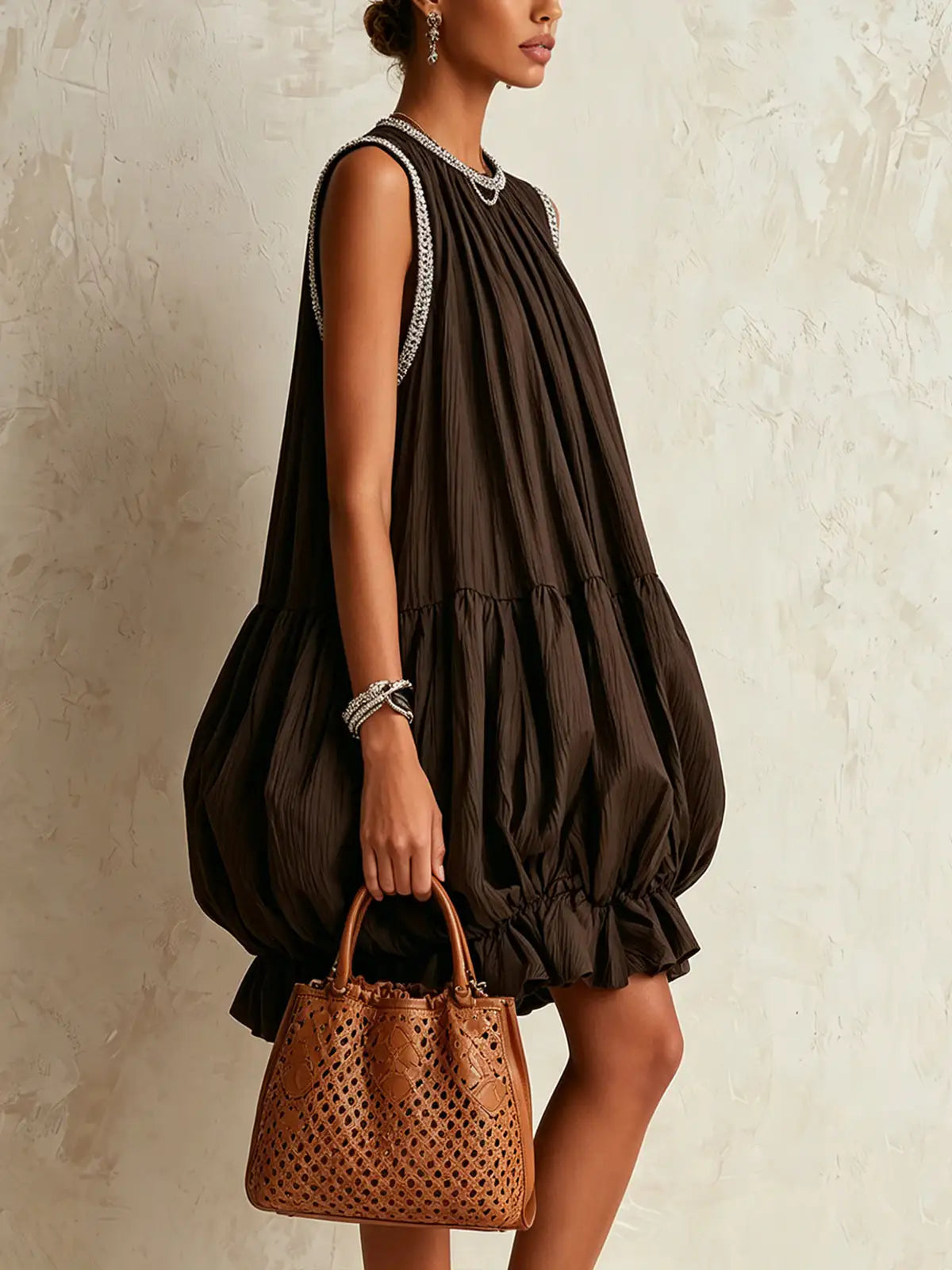 Colette | Mini vestido sin mangas marrón con dobladillo acampanado