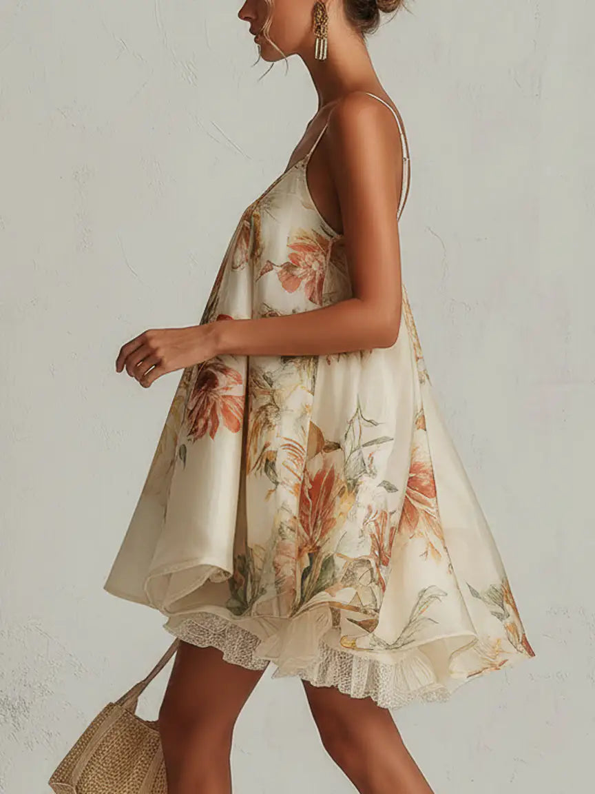 Blanche | Mini vestido trapezoidal en organza con motivos florales beige y borde de encaje
