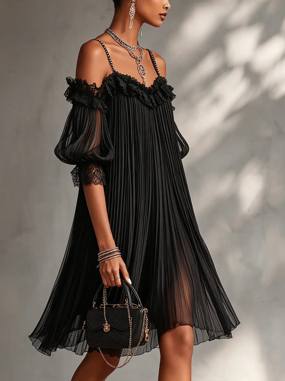 Camille | Mini vestido de chifón negro con hombros descubiertos y borde de encaje