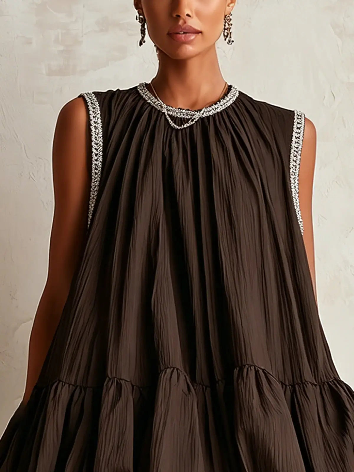 Colette | Mini vestido sin mangas marrón con dobladillo acampanado