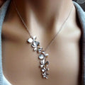 Cato™ | Collar con Flores en Cascada