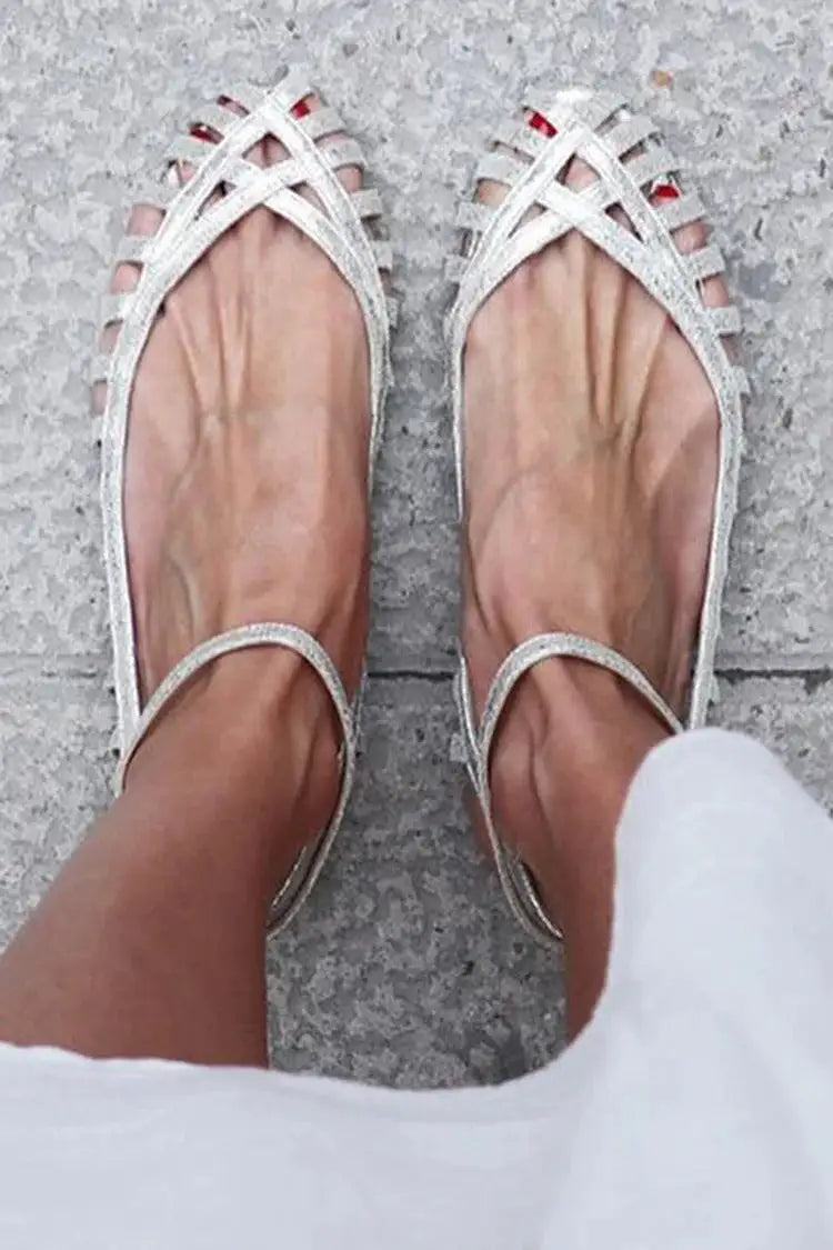 Selene | Sandalias Plateadas con Correa de Tobillo Perforada y Punta