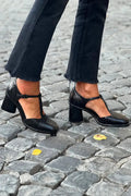 Genoveva | Tacones Negros con Hebilla