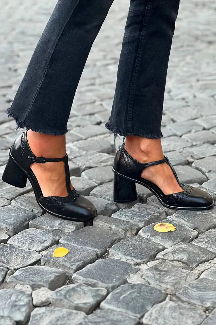 Genoveva | Tacones Negros con Hebilla