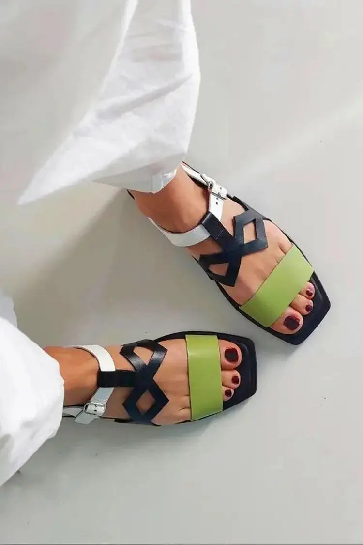 Amara | Sandalias Negras Colorblock con Punta Cuadrada y Recortes
