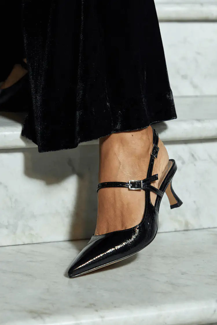 Asun | Tacones Slingback Negros Brillantes con Punta Afilada