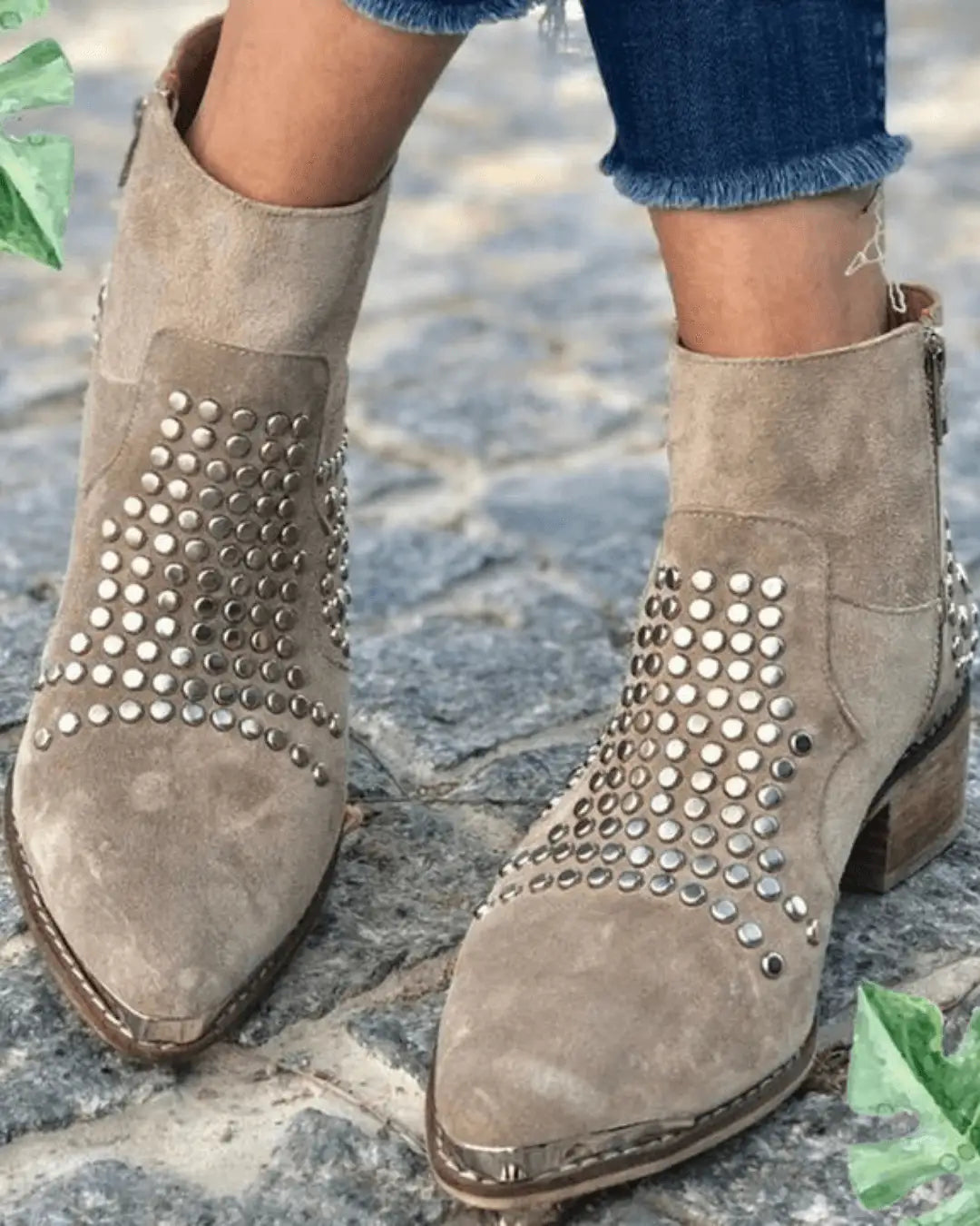 Pina | Botas con Tacón Largo en Ante con Tachuelas y Punta Afilada