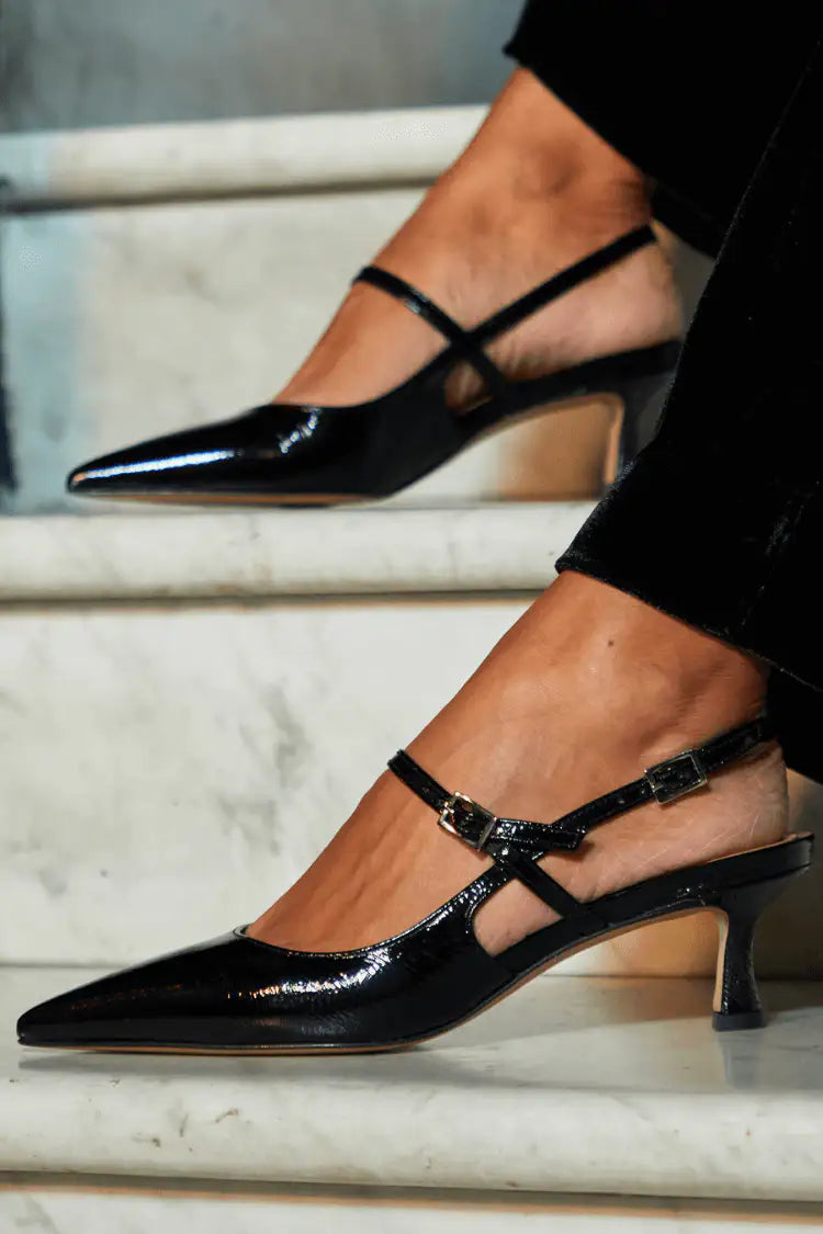 Asun | Tacones Slingback Negros Brillantes con Punta Afilada
