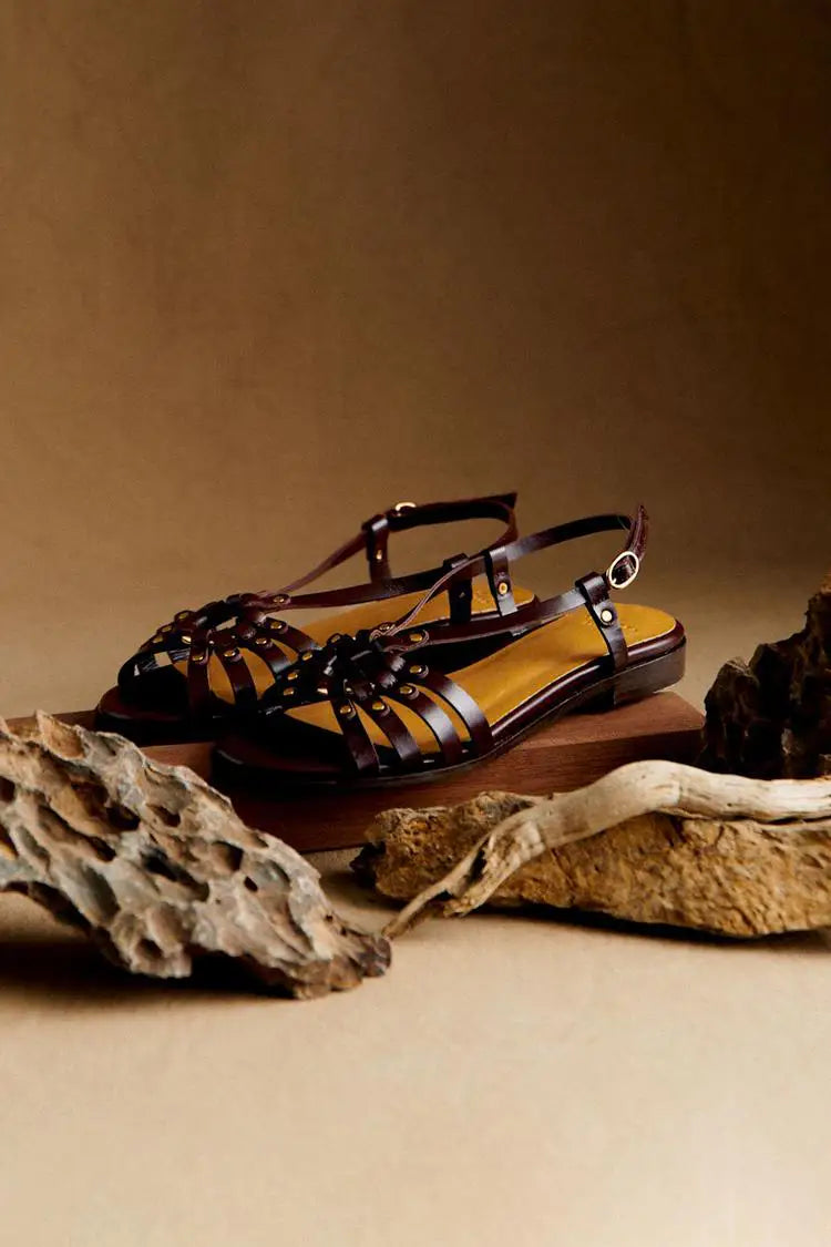 Teodora | Sandalias Marrones con Tachuelas