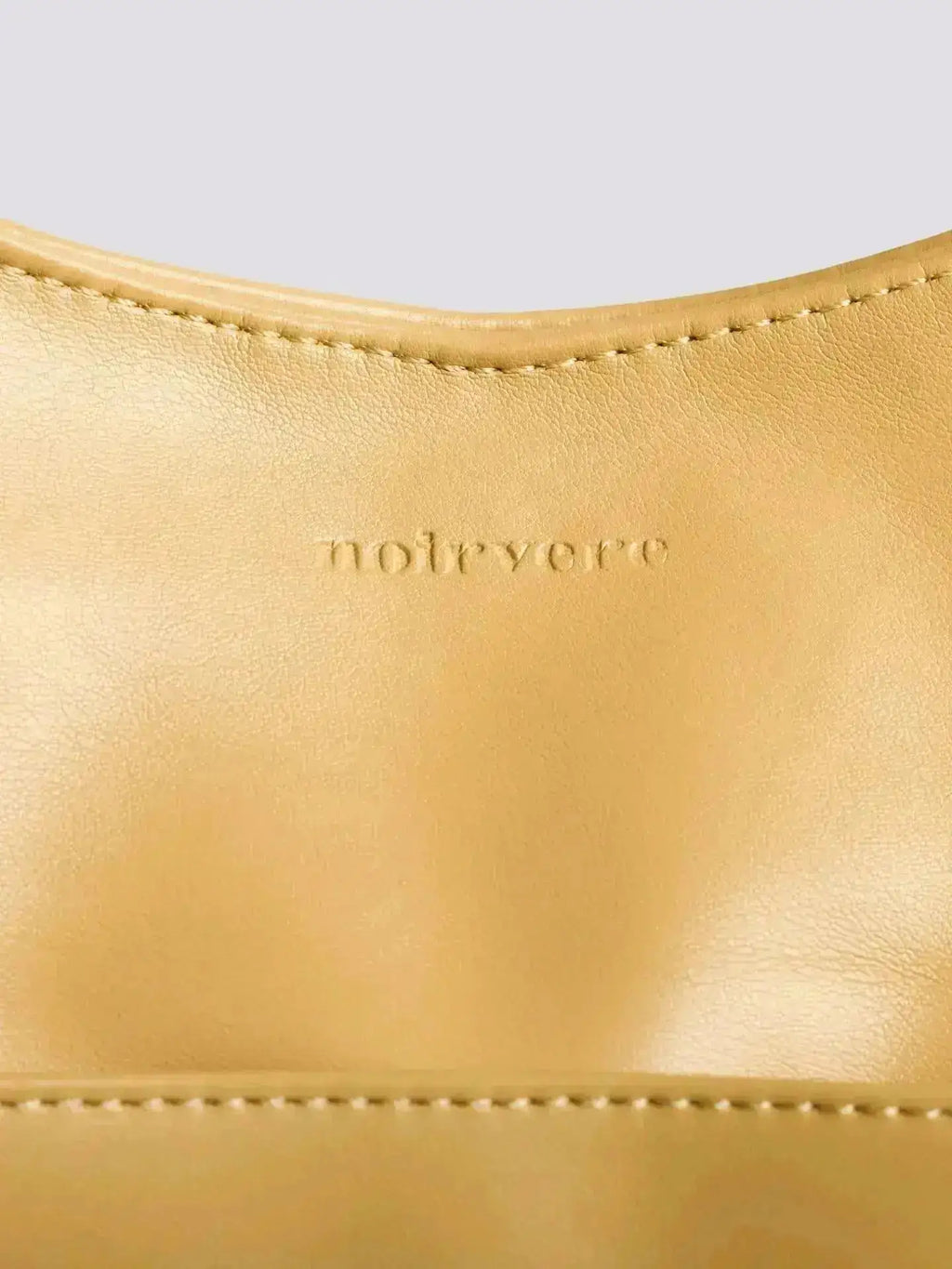 Noir Essence | Bolso Estructurado Negro Satinado