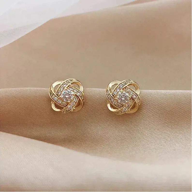 Lourdes | Pendientes Dorados de Espiral con Cristales