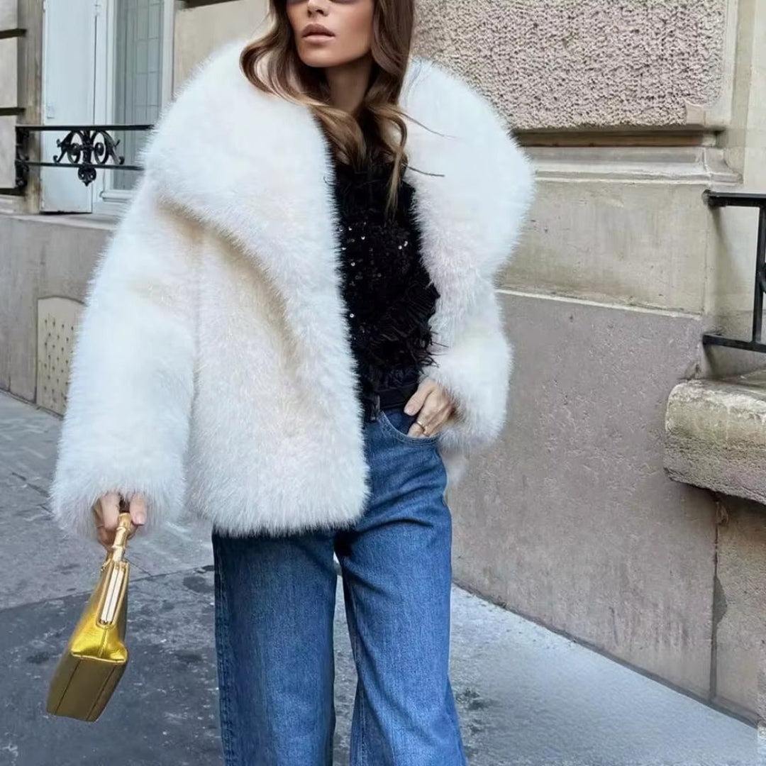 Vicenta | Chaqueta Corta de Pelo con Cuello Ancho