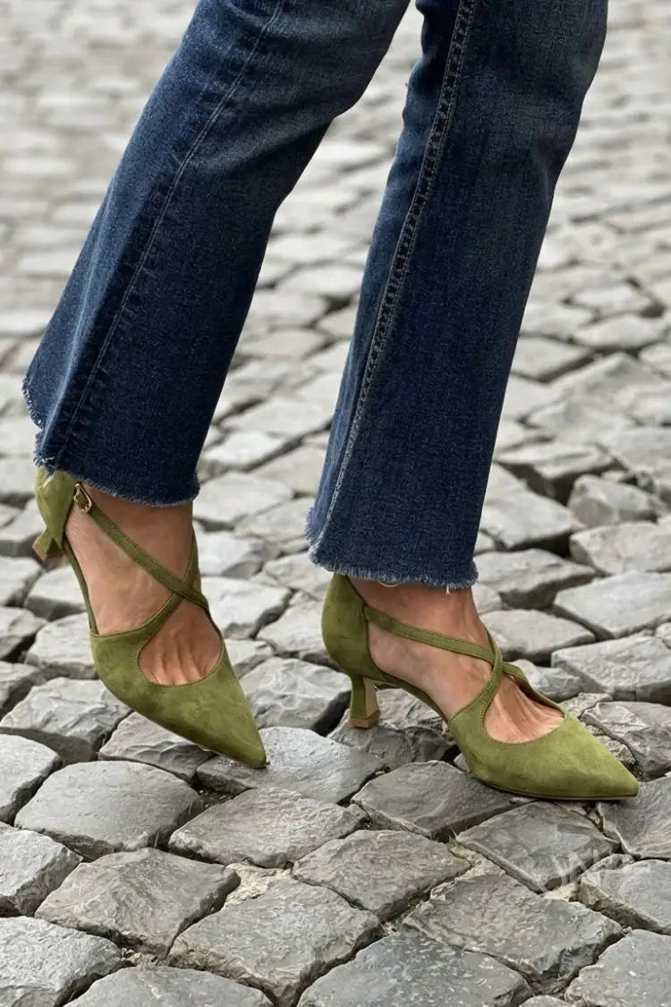 Amparo | Tacones Caqui con Hebilla