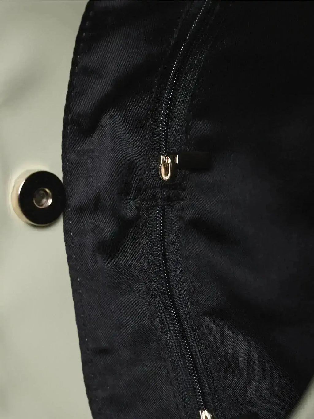 Noir Essence | Bolso Estructurado Negro Satinado
