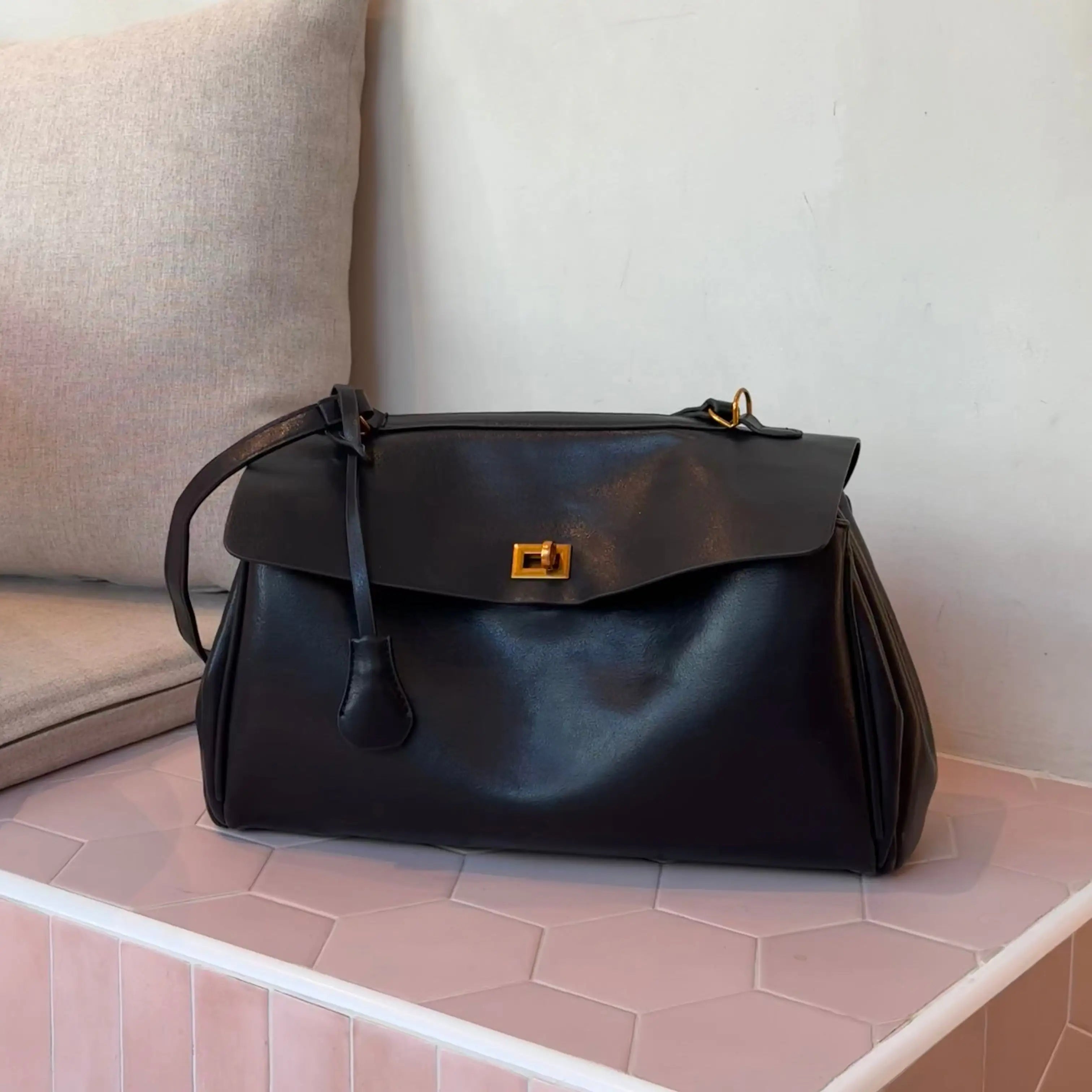 Ciara | Bolso de Mano Vintage con Herrajes Dorados