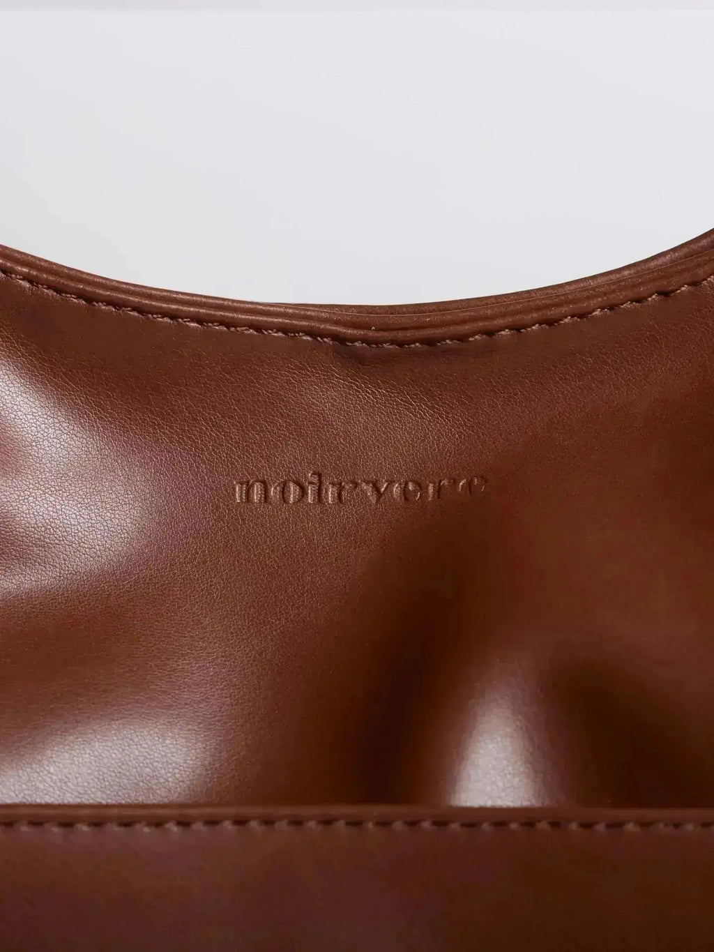 Noir Essence | Bolso Estructurado Negro Satinado