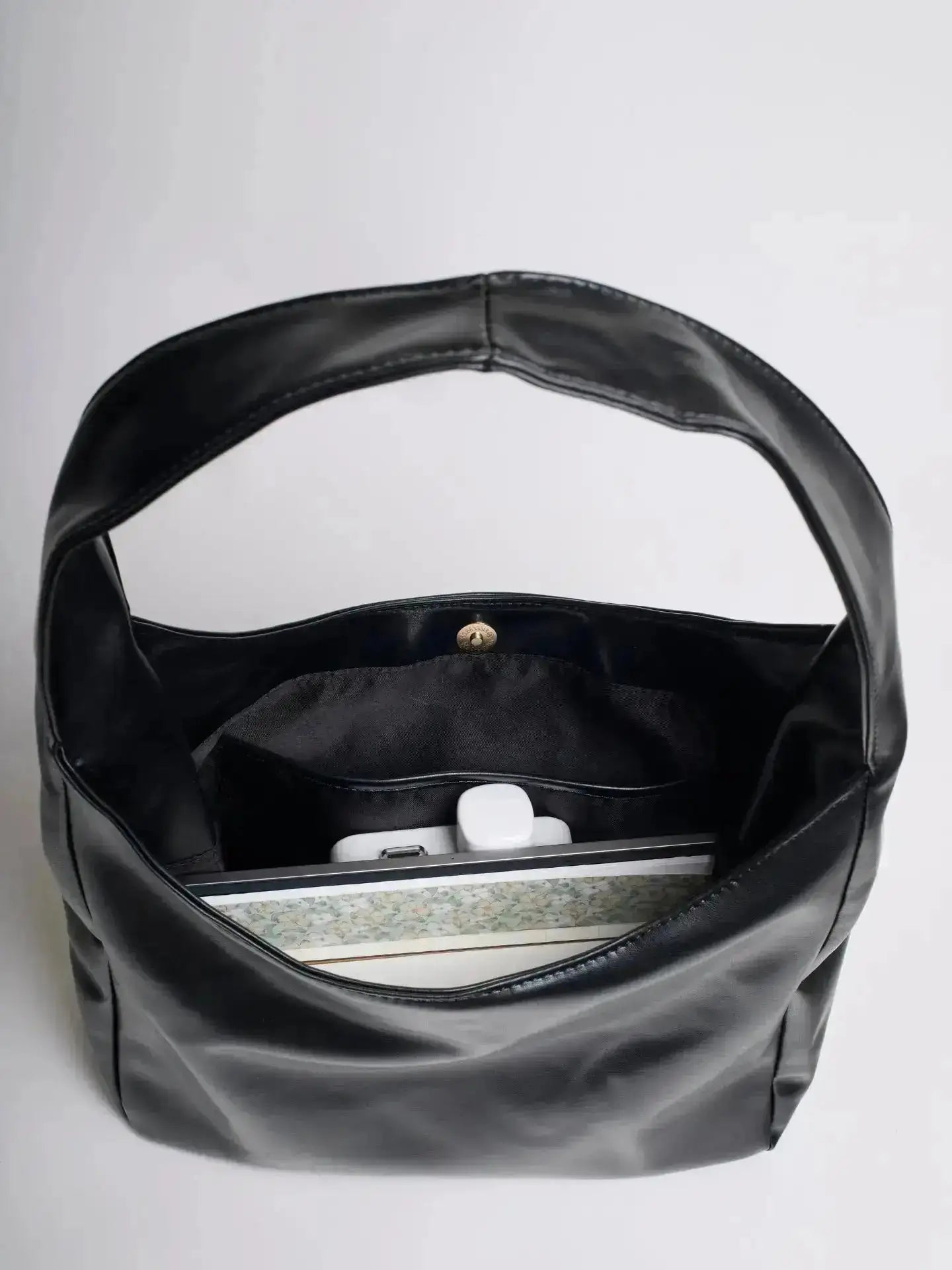 Noir Essence | Bolso Estructurado Negro Satinado