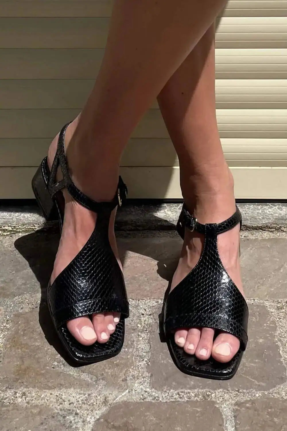 Tina | Sandalias con Tacón Bajo y Tiras Cruzadas Anchas