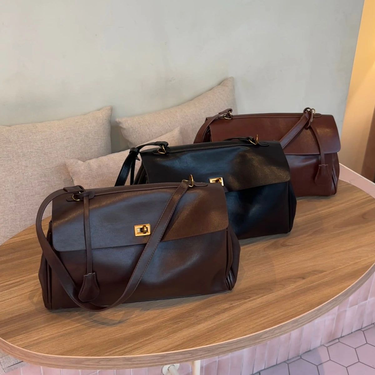 Ciara | Bolso de Mano Vintage con Herrajes Dorados