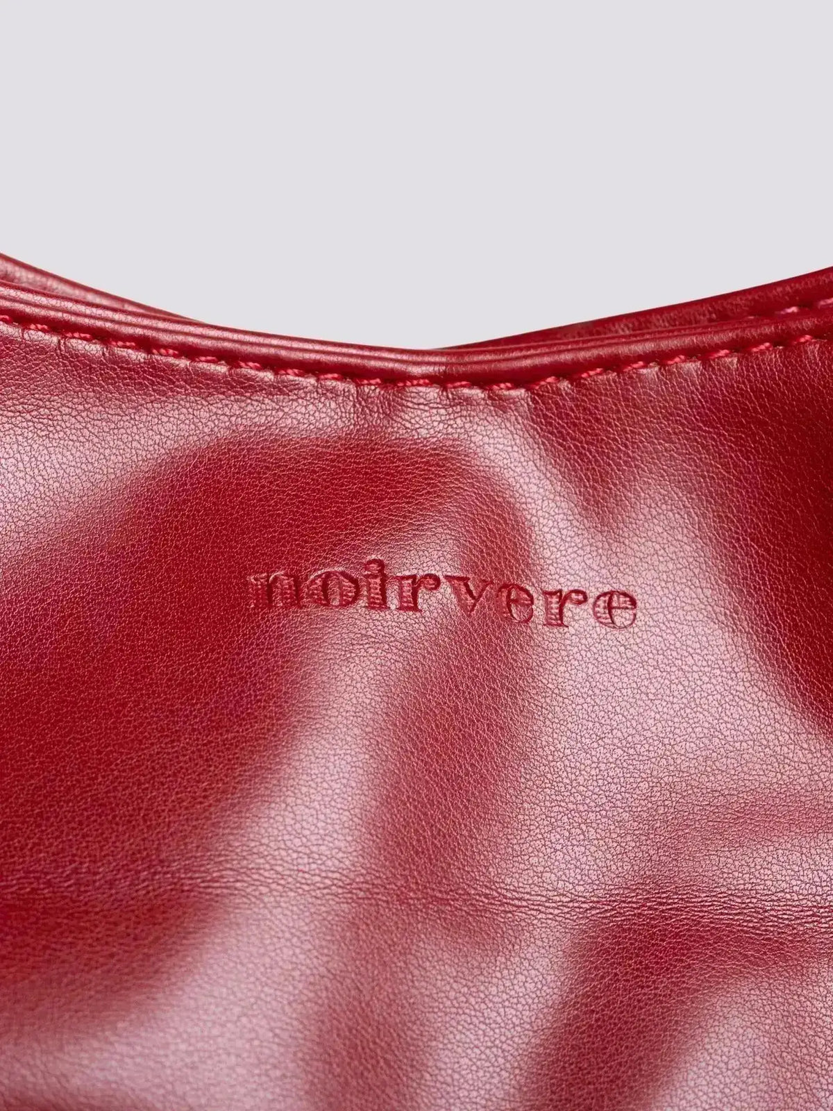 Noir Essence | Bolso Estructurado Negro Satinado