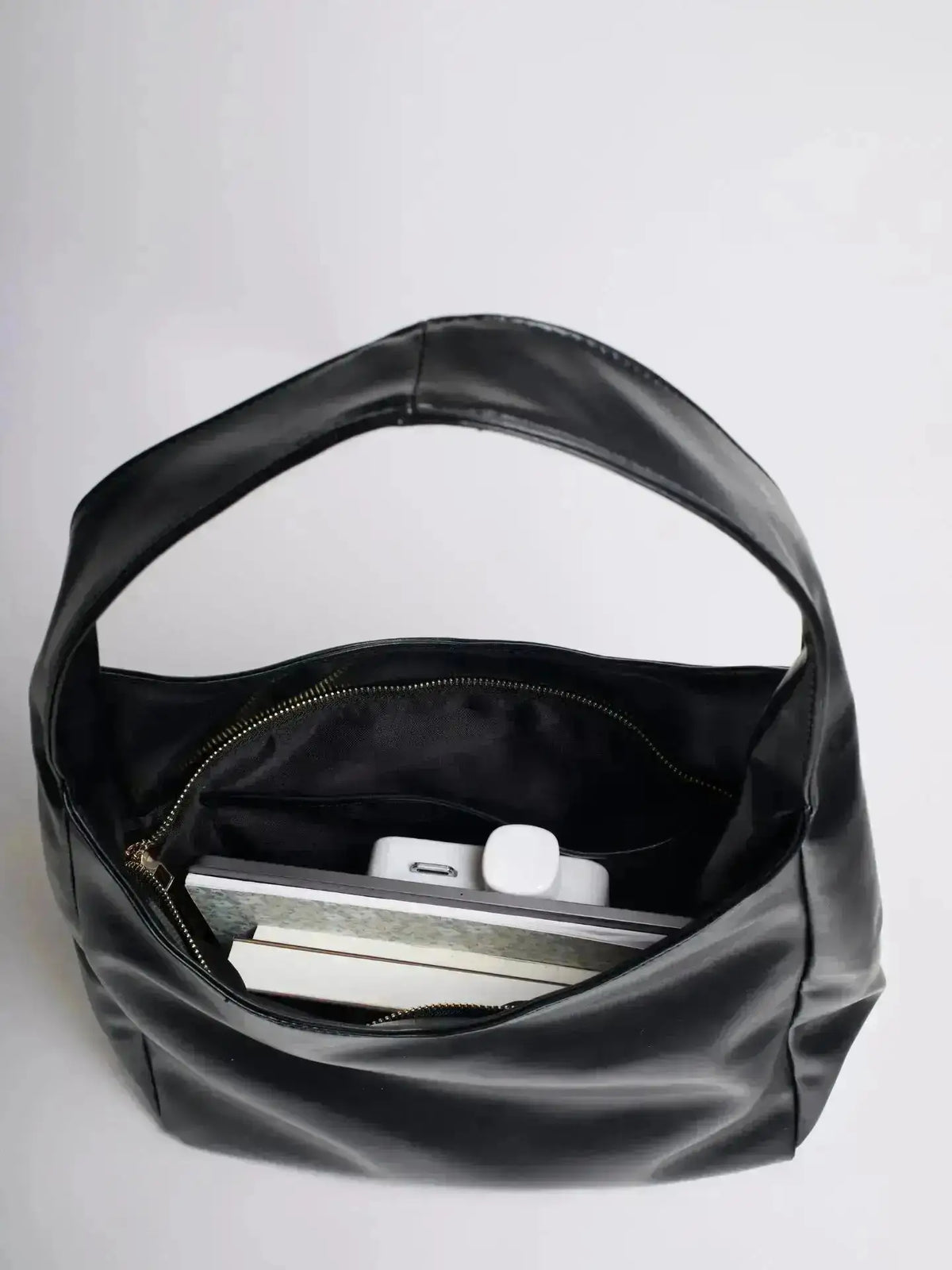 Noir Essence | Bolso Estructurado Negro Satinado