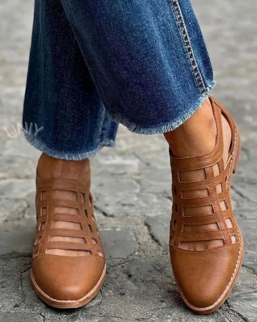 Cloe | Mocasines Marrones Trenzados con Punta Afilada y Suela Plana