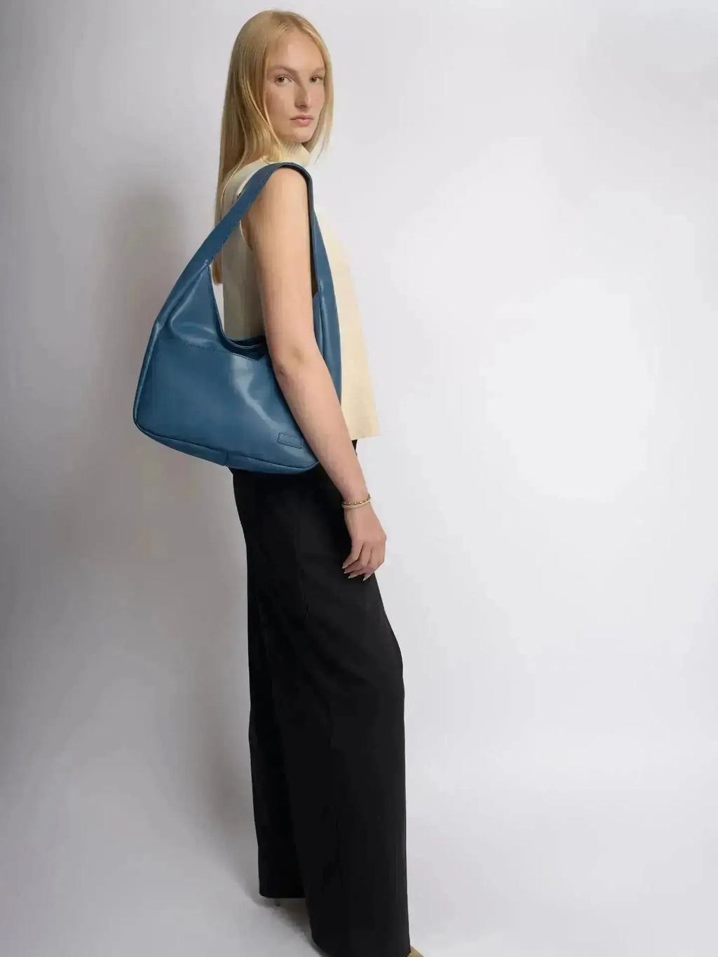 Noir Essence | Bolso Estructurado Negro Satinado