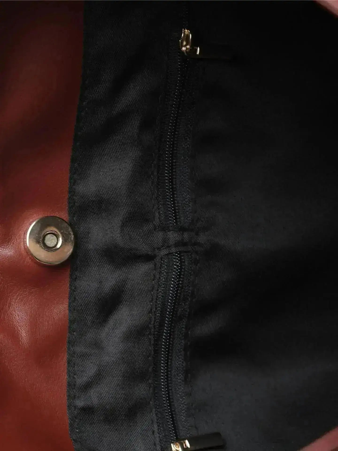 Noir Essence | Bolso Estructurado Negro Satinado