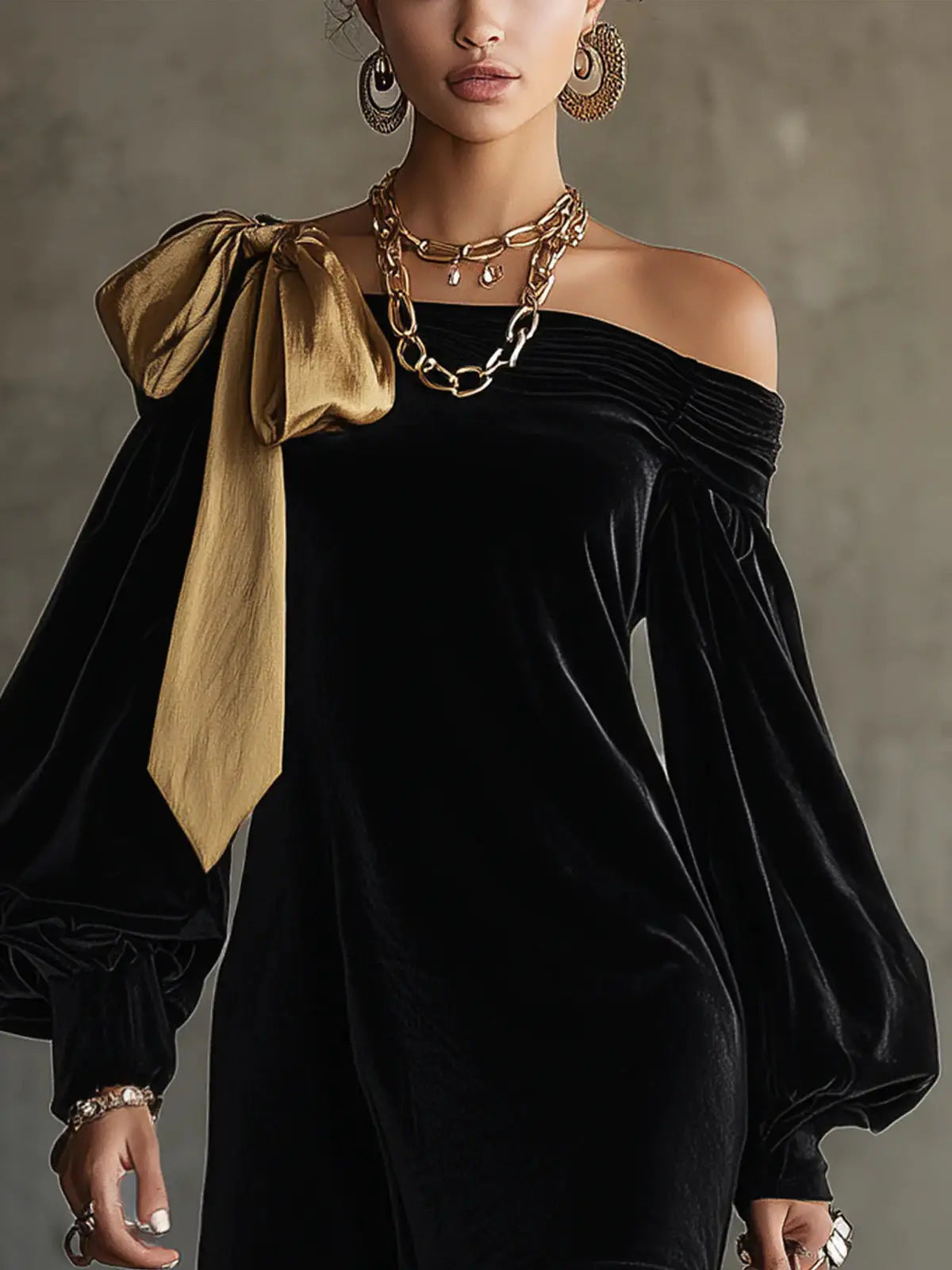 Mireia™ | Mini Vestido de Terciopelo Negro y Satén Dorado