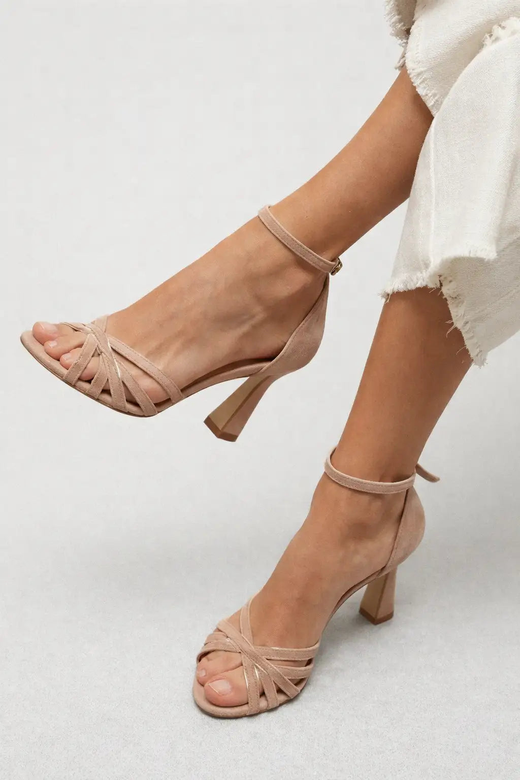 Marona | Sandalias patchwork con punta redonda y tacón fino