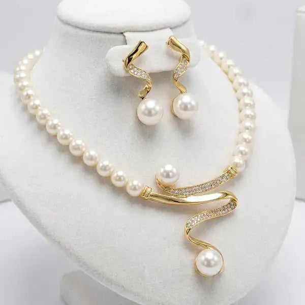 Almudena | Set de Collar y Pendientes con Perlas