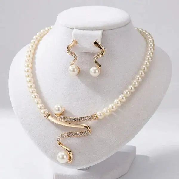Almudena | Set de Collar y Pendientes con Perlas