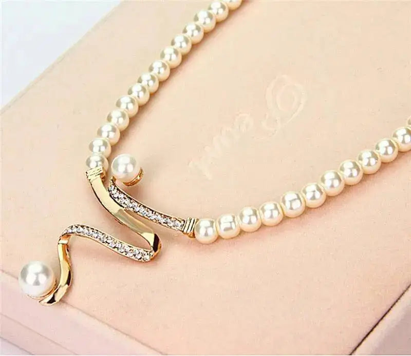 Almudena | Set de Collar y Pendientes con Perlas