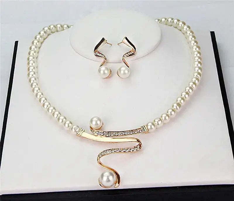 Fabiola | Conjunto de Collar y Pendientes con Perlas