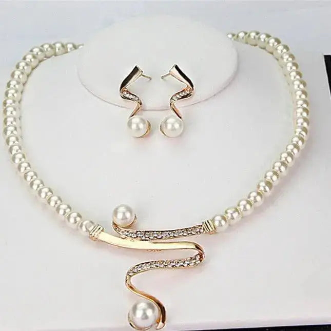 Fabiola | Conjunto de Collar y Pendientes con Perlas
