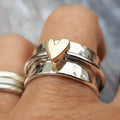 Corazón Sereno | Anillo de Plata con Corazón Dorado