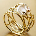 Eloisa | Anillo Dorado con Perla de Forma Orgánica