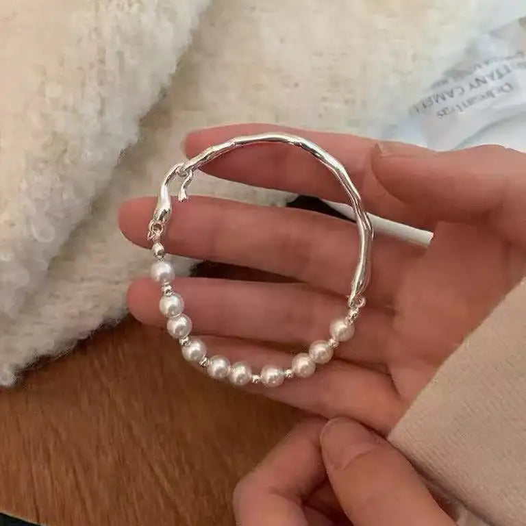 Sara™ | Pulsera de Perlas con Base Dorada