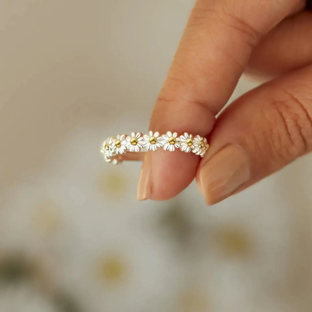 Susurro Luminoso | Anillo Fino de Diseño Discreto