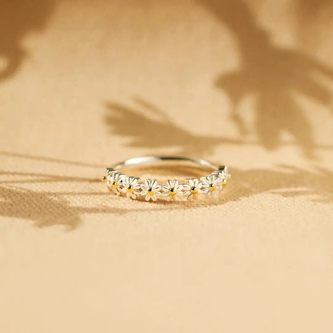 Susurro Luminoso | Anillo Fino de Diseño Discreto