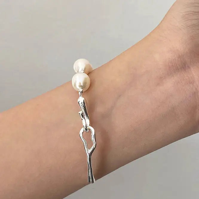 Sara™ | Pulsera de Perlas con Base Dorada
