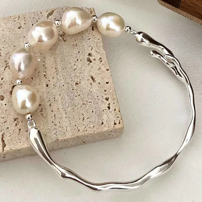 Sara™ | Pulsera de Perlas con Base Dorada