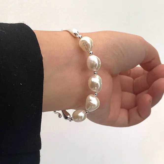 Sara™ | Pulsera de Perlas con Base Dorada