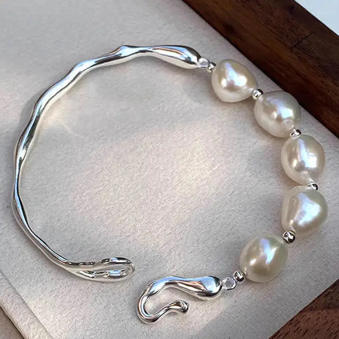 Sara™ | Pulsera de Perlas con Base Dorada