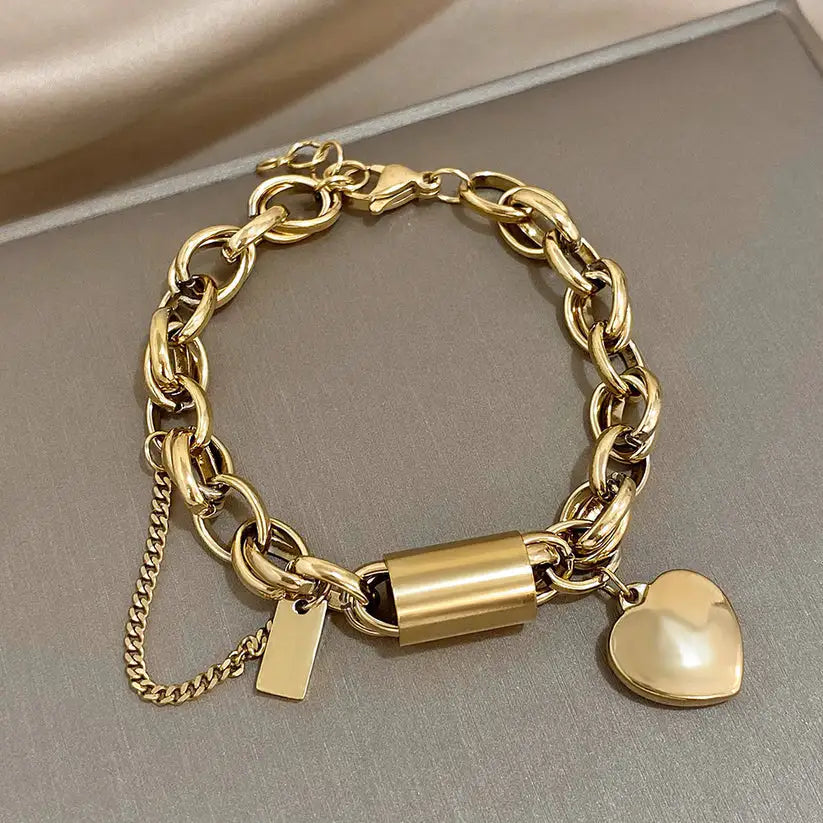 Guadalupe | Pulsera con Dije de Corazón Dorado