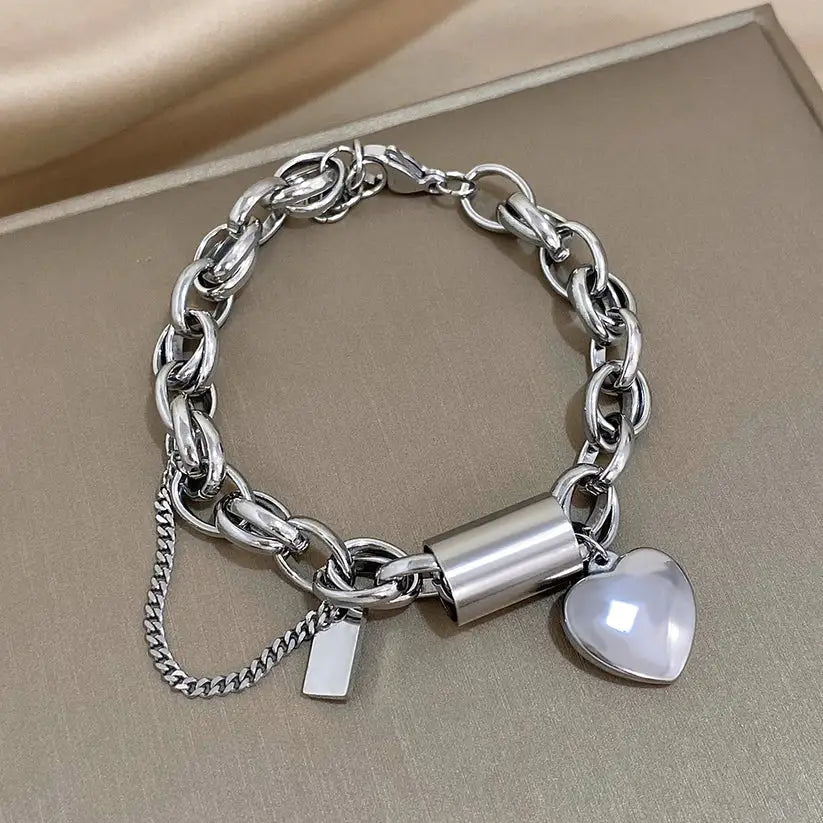 Guadalupe | Pulsera con Dije de Corazón Dorado