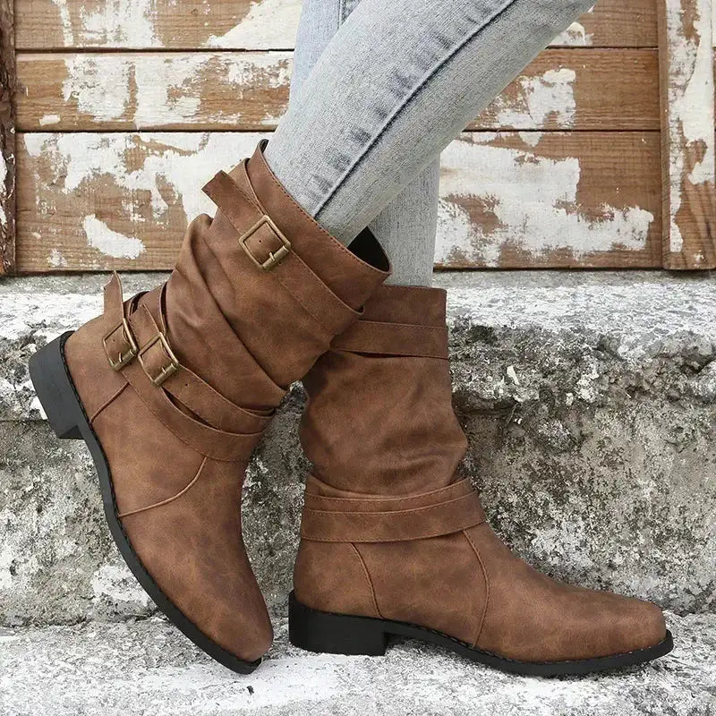 Mencía | Botas Planas Retro con Hebillas