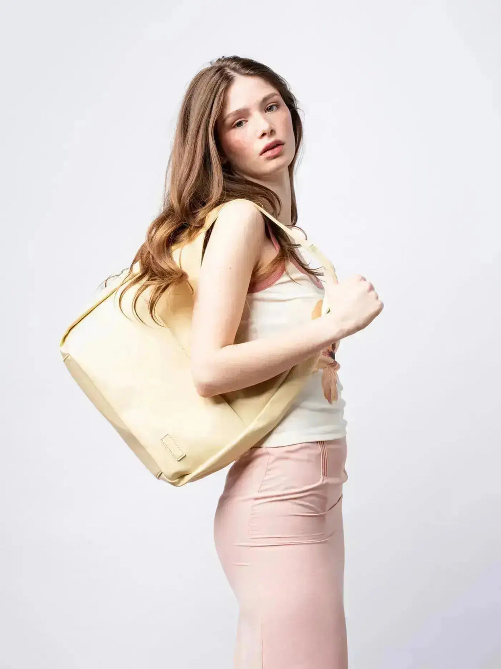 Noir Essence | Bolso Estructurado Negro Satinado